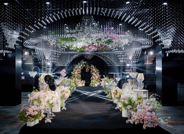婚禮篇丨水晶綴夢(mèng)，繁花鋪錦，締結(jié)婚禮綺境